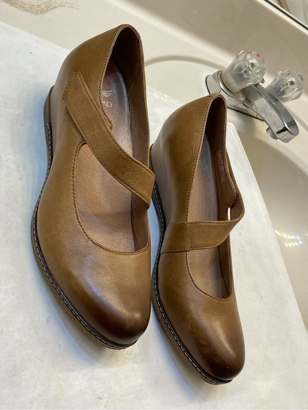 Dansko Lanie Mary Jane wedge size 39, US women size 8 excellent condition
